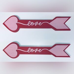 Collins Love Arrows Wood Signs - NEW! Set of 2.